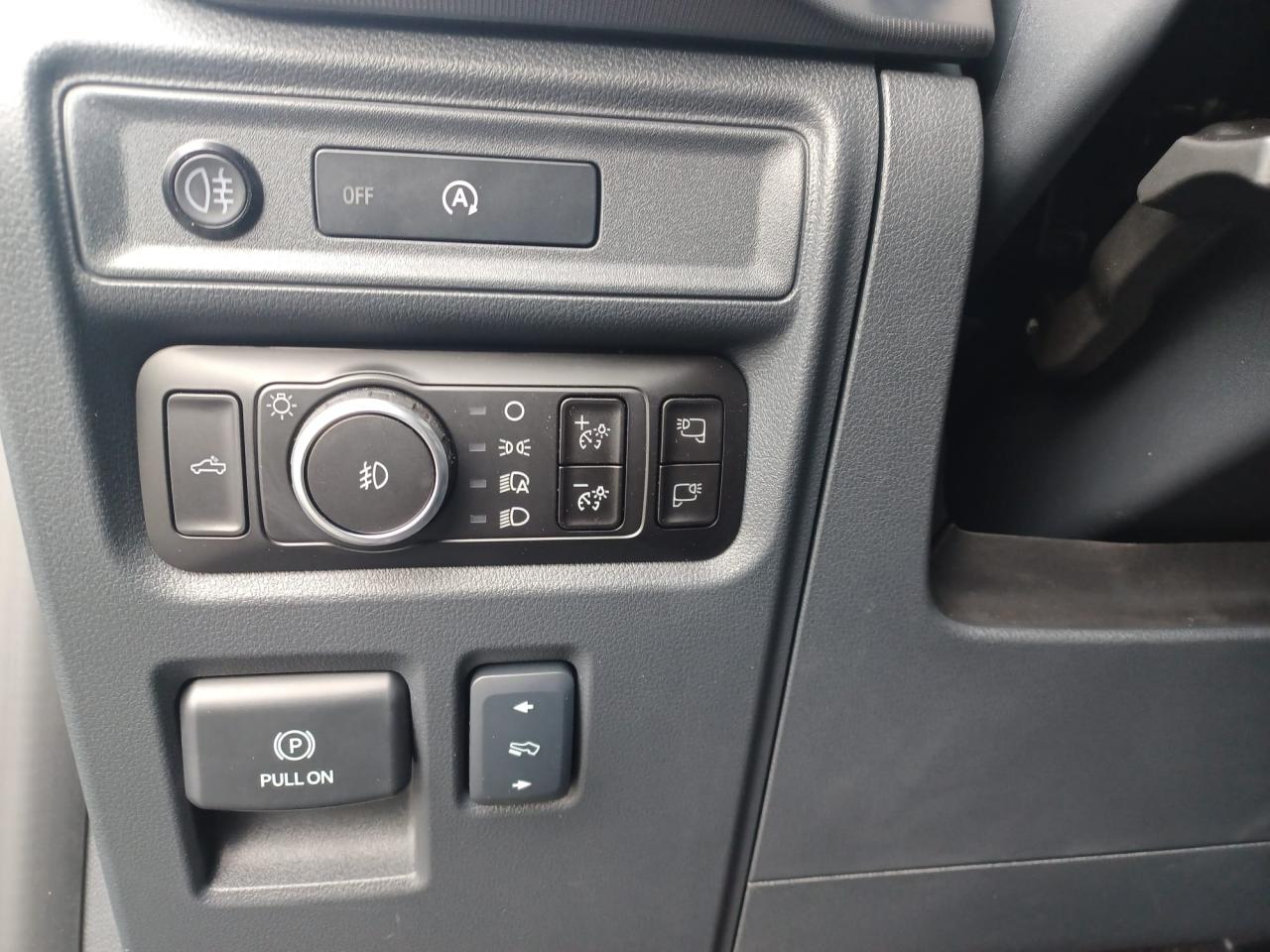 FORD F150 Supercrew LARIAT Black Package V8 5.0L