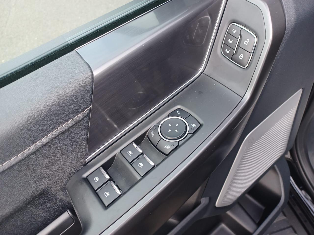 FORD F150 Supercrew LARIAT Black Package V8 5.0L