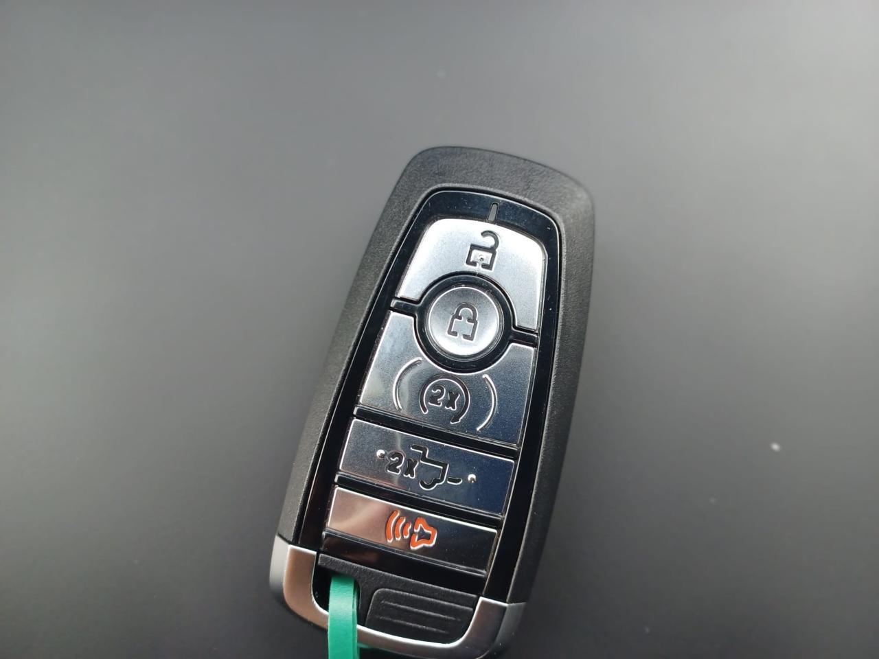 FORD F150 Supercrew LARIAT Black Package V8 5.0L