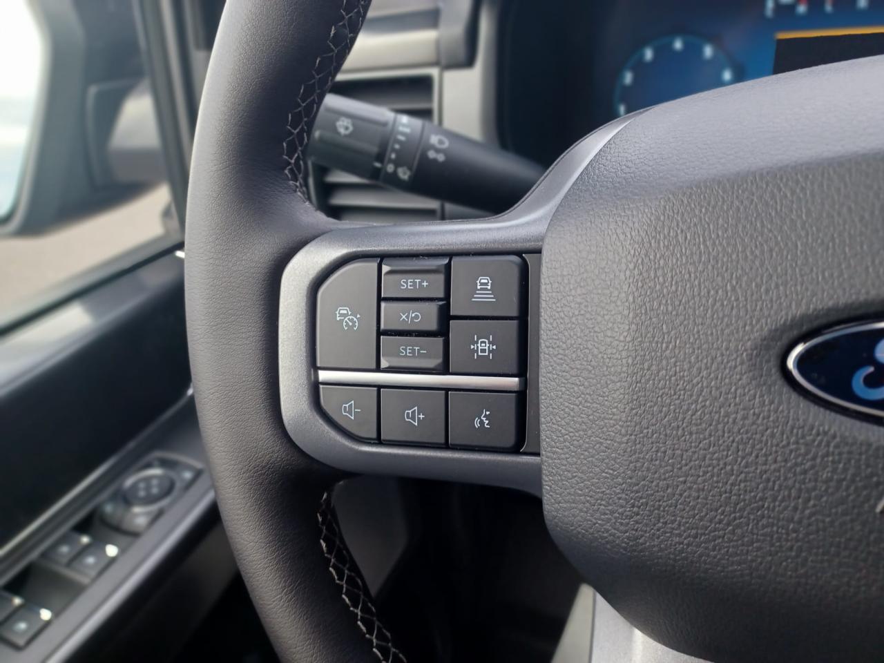 FORD F150 Supercrew LARIAT Black Package V8 5.0L