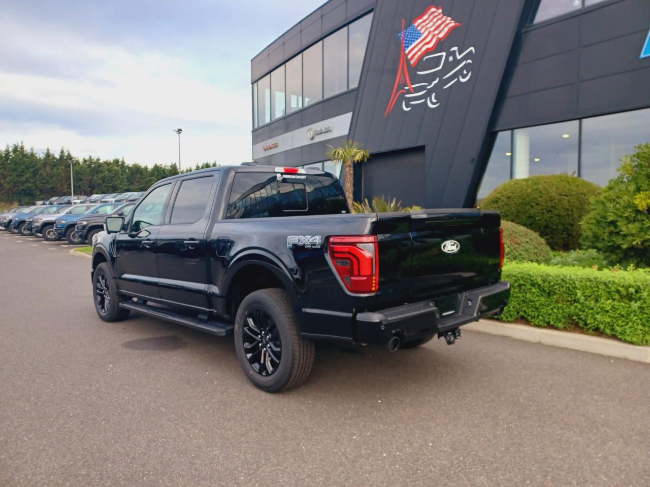 FORD F150 Supercrew LARIAT Black Package V8 5.0L