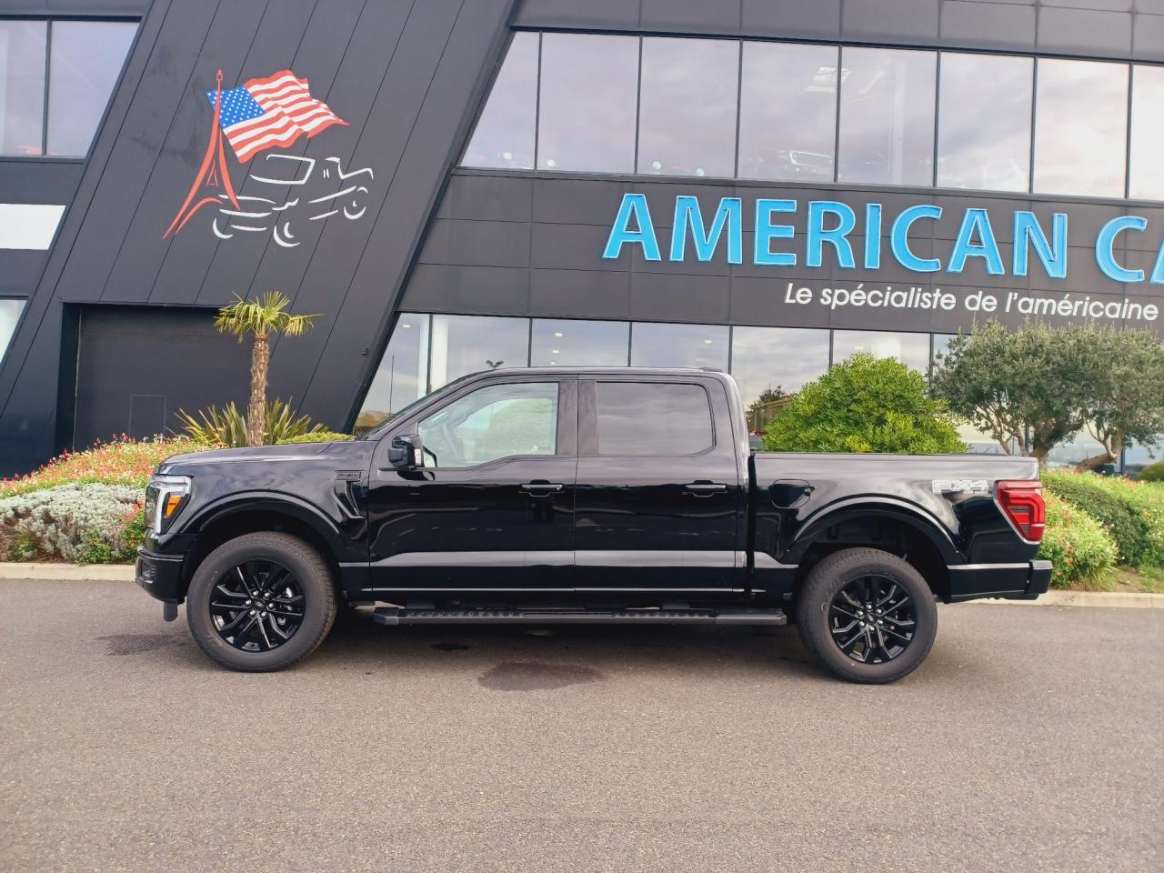 FORD F150 Supercrew LARIAT Black Package V8 5.0L