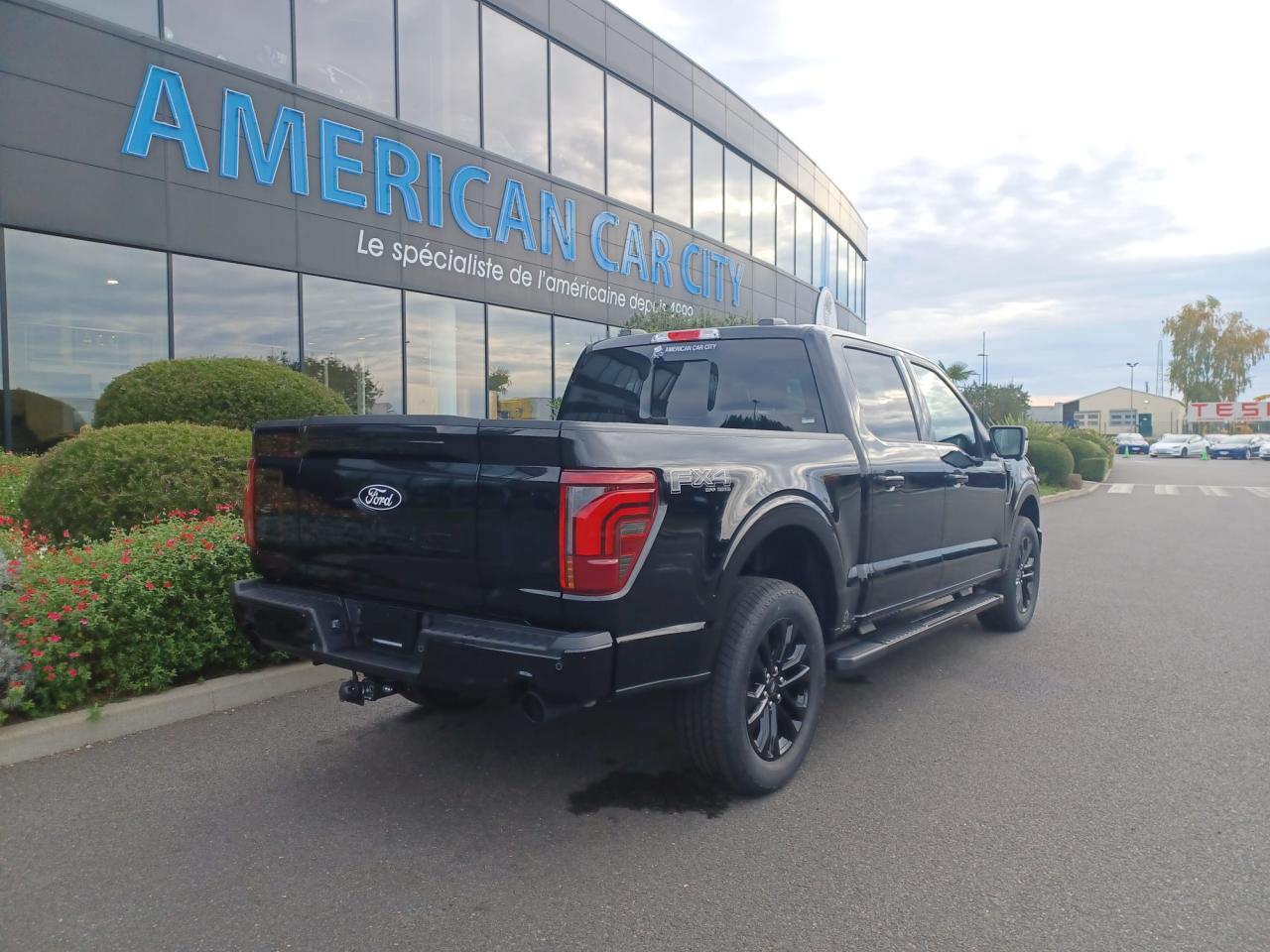 FORD F150 Supercrew LARIAT Black Package V8 5.0L