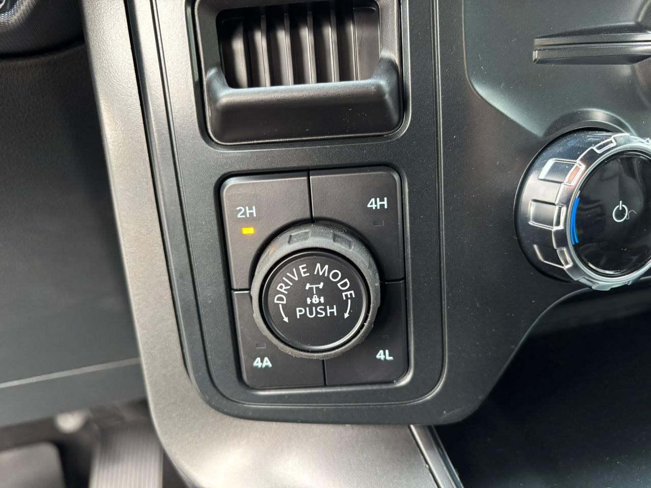 FORD F150 Supercrew LARIAT Black Package V8 5.0L