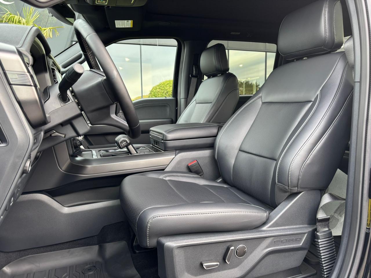 FORD F150 Supercrew LARIAT Black Package V8 5.0L