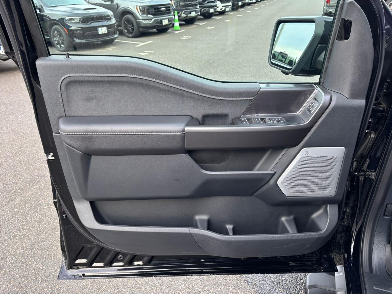 FORD F150 Supercrew LARIAT Black Package V8 5.0L