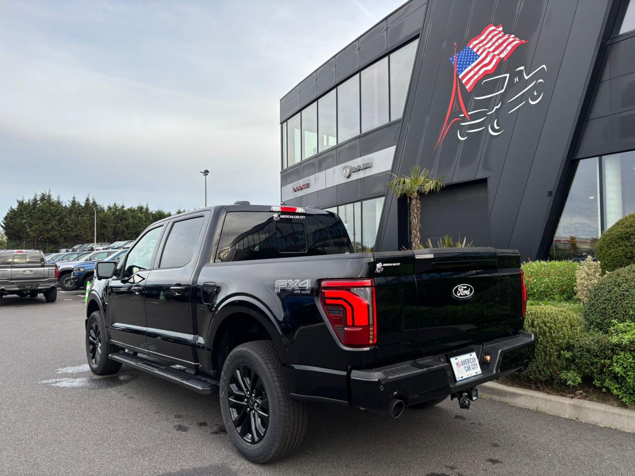 FORD F150 Supercrew LARIAT Black Package V8 5.0L