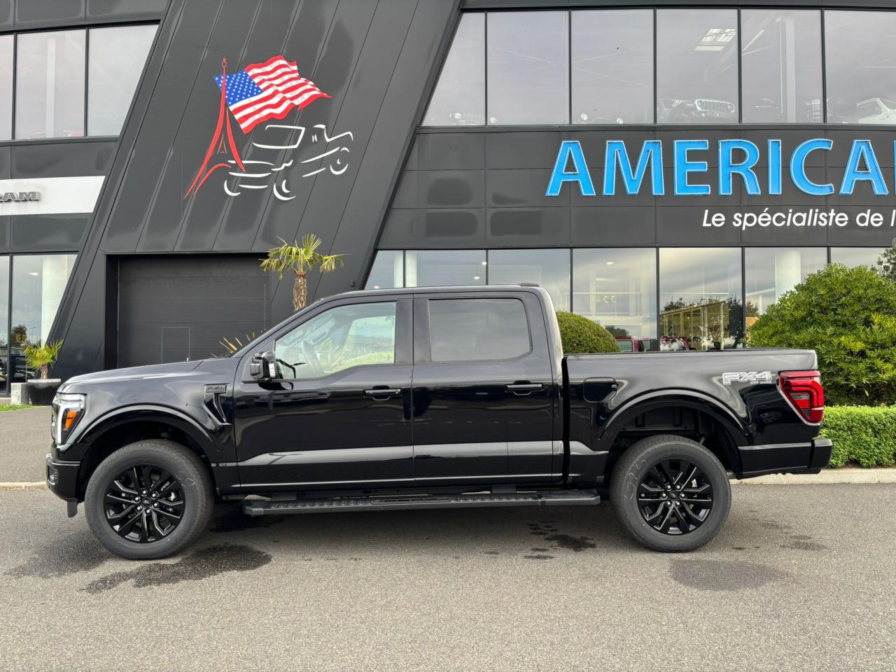 FORD F150 Supercrew LARIAT Black Package V8 5.0L