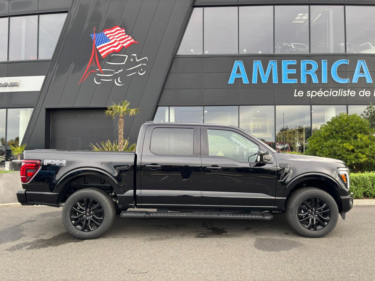 FORD F150 Supercrew LARIAT Black Package V8 5.0L