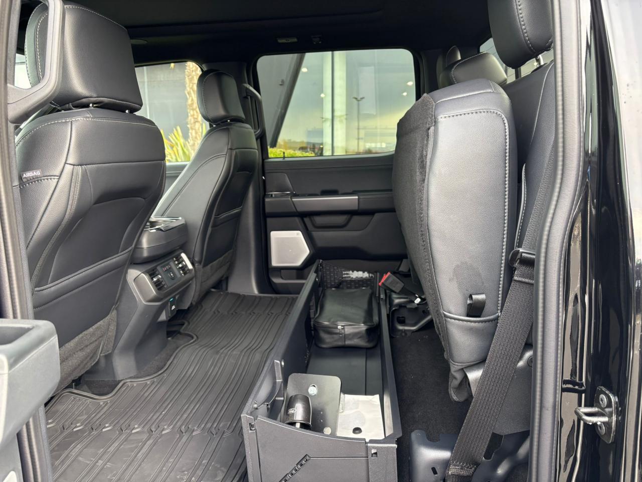 FORD F150 Supercrew LARIAT Black Package V8 5.0L