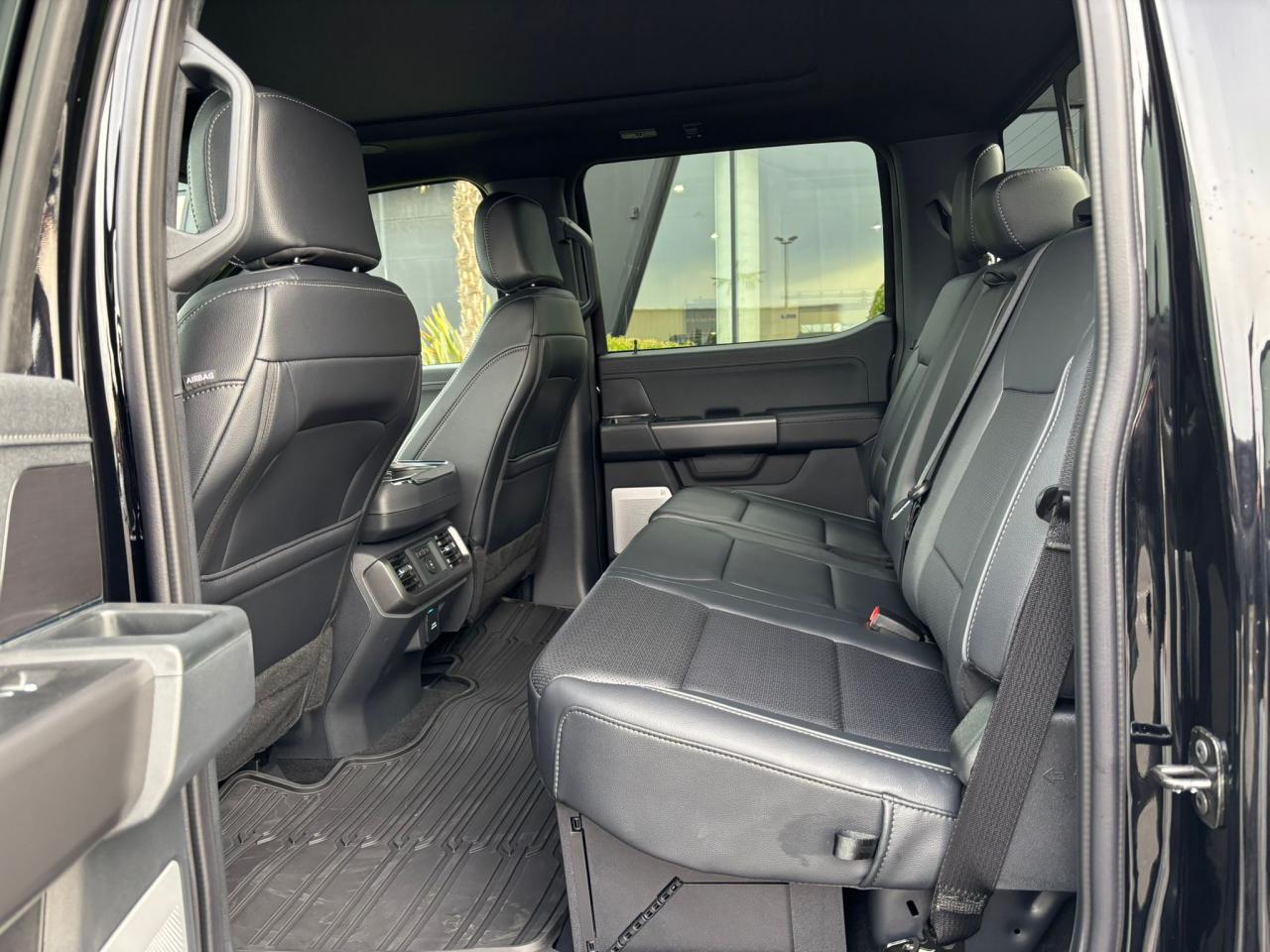 FORD F150 Supercrew LARIAT Black Package V8 5.0L