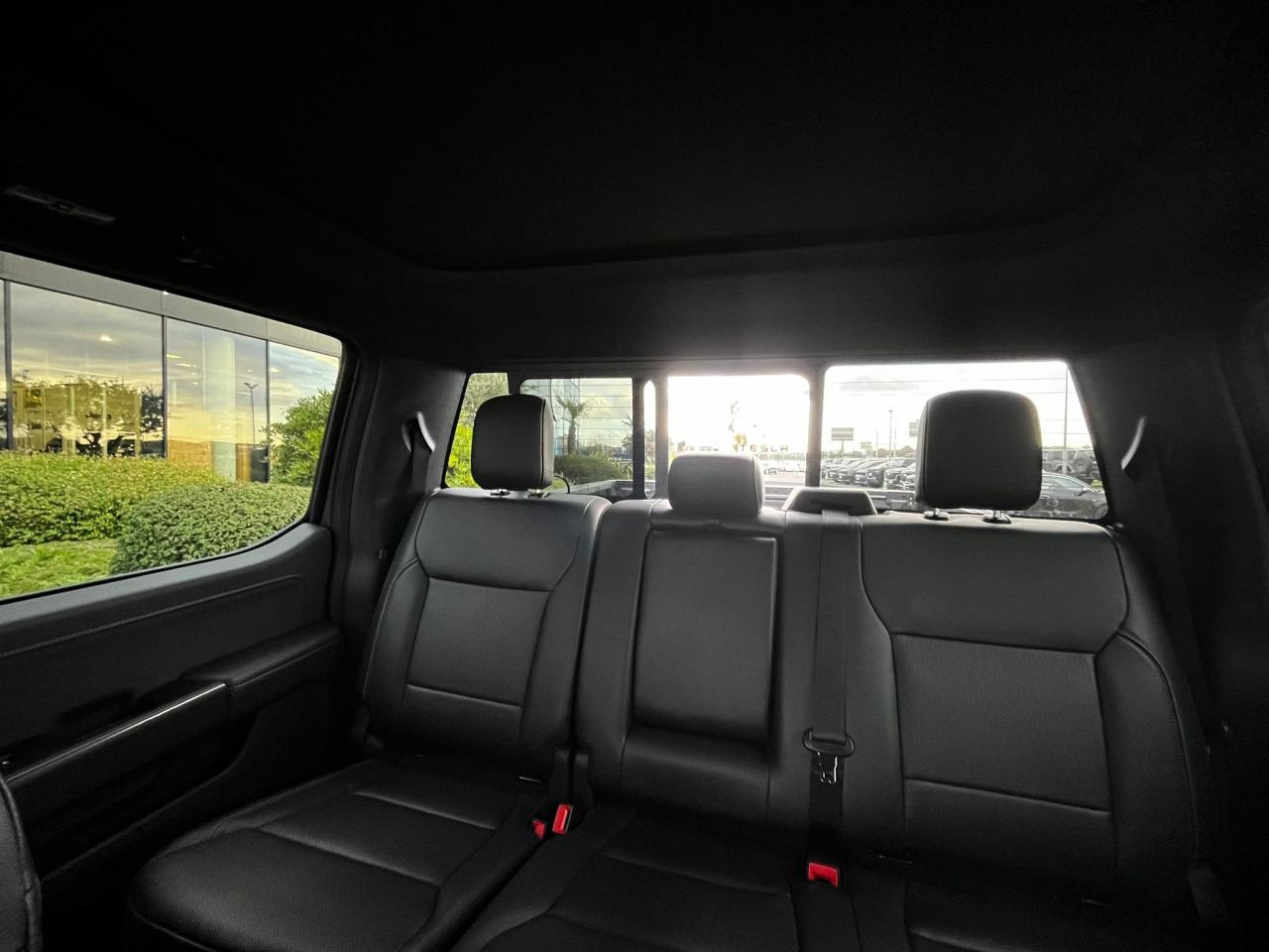 FORD F150 Supercrew LARIAT Black Package V8 5.0L