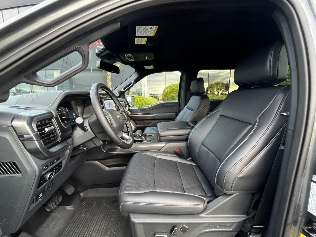 FORD F150 Supercrew LARIAT Black Package V8 5.0L