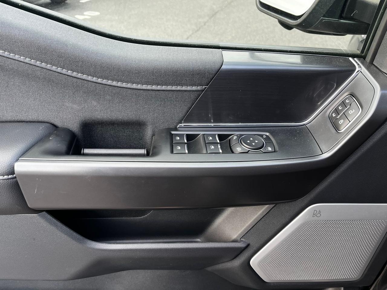 FORD F150 Supercrew LARIAT Black Package V8 5.0L