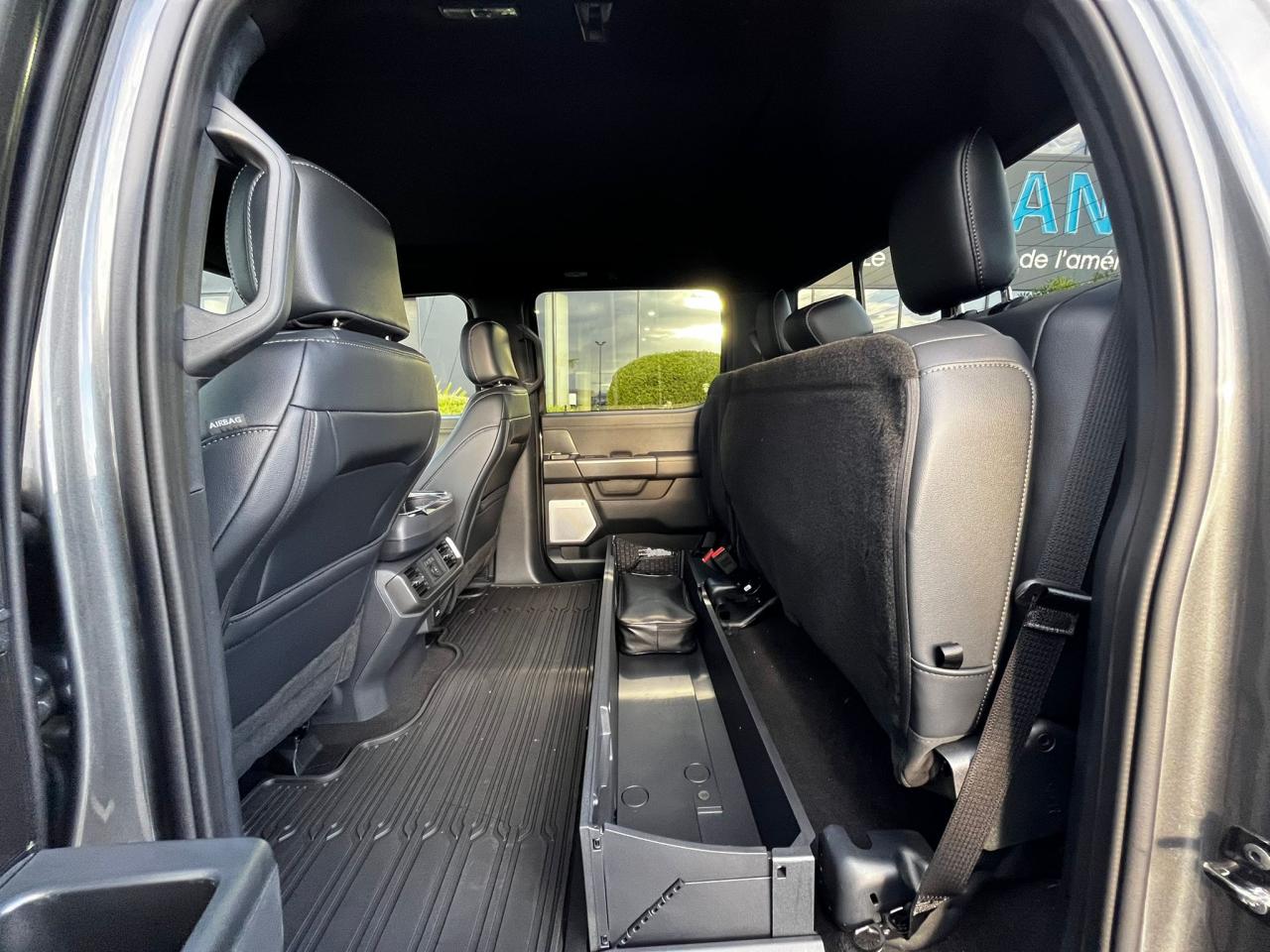 FORD F150 Supercrew LARIAT Black Package V8 5.0L