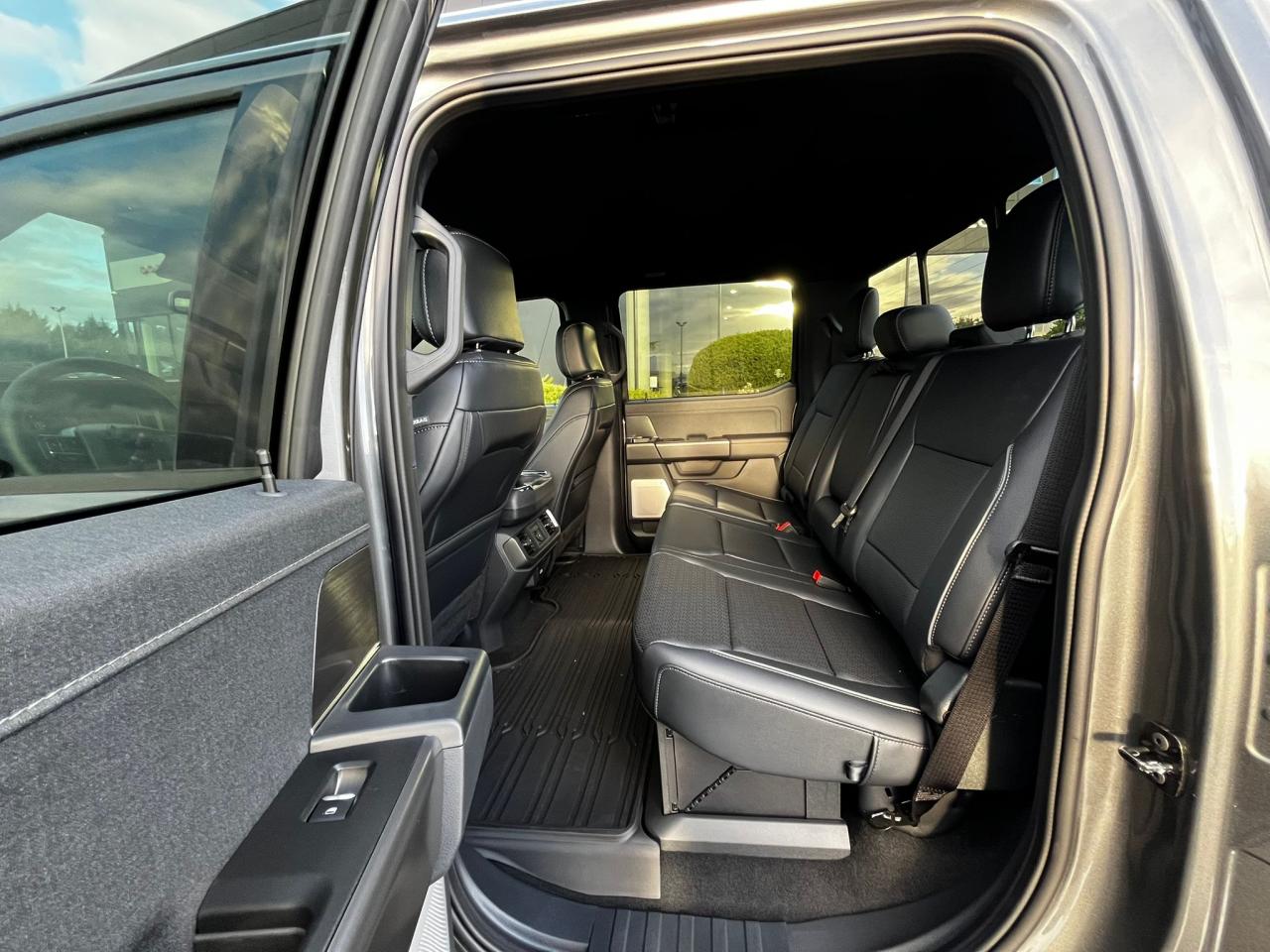 FORD F150 Supercrew LARIAT Black Package V8 5.0L