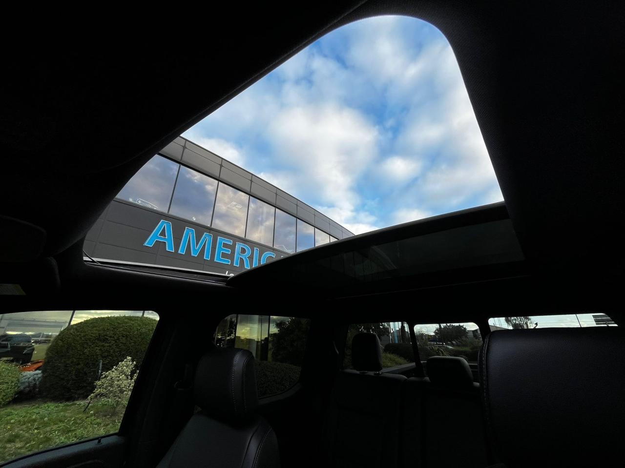 FORD F150 Supercrew LARIAT Black Package V8 5.0L