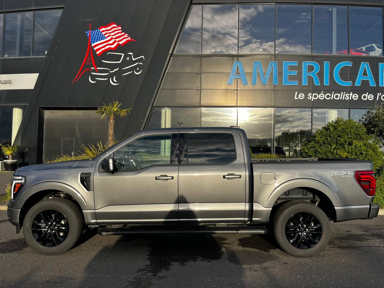FORD F150 Supercrew LARIAT Black Package V8 5.0L