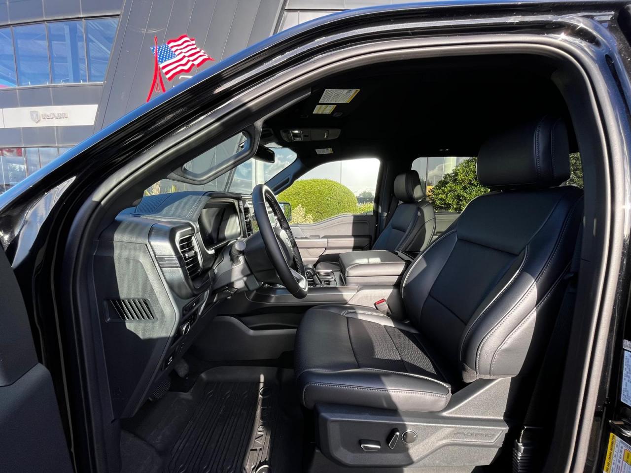 FORD F150 Supercrew LARIAT Black Package V8 5.0L