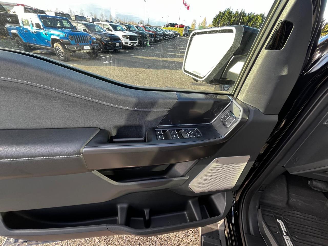 FORD F150 Supercrew LARIAT Black Package V8 5.0L