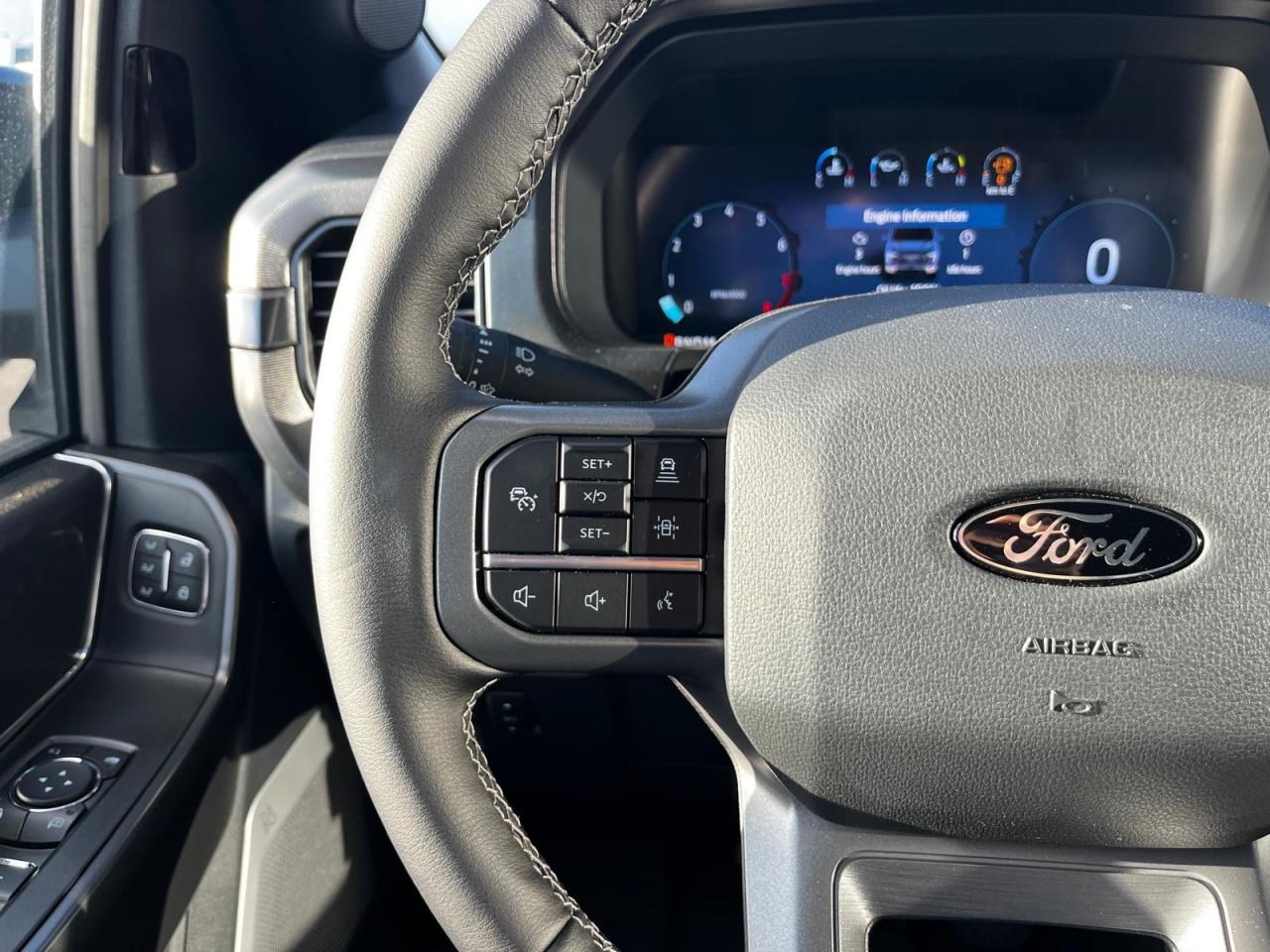 FORD F150 Supercrew LARIAT Black Package V8 5.0L