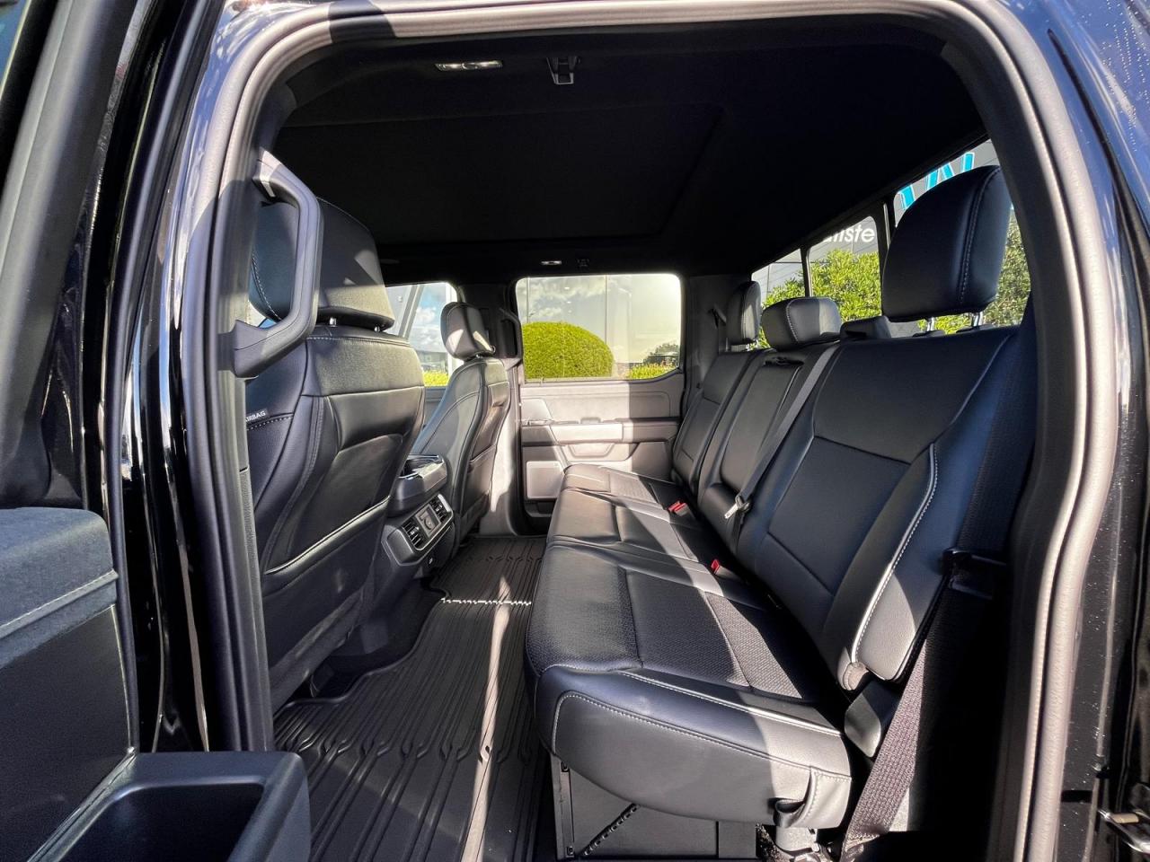 FORD F150 Supercrew LARIAT Black Package V8 5.0L