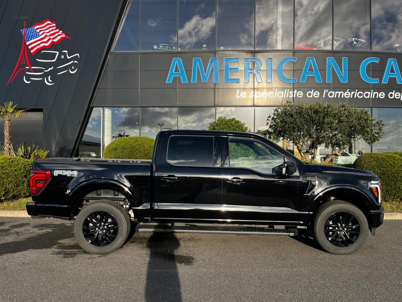 FORD F150 Supercrew LARIAT Black Package V8 5.0L