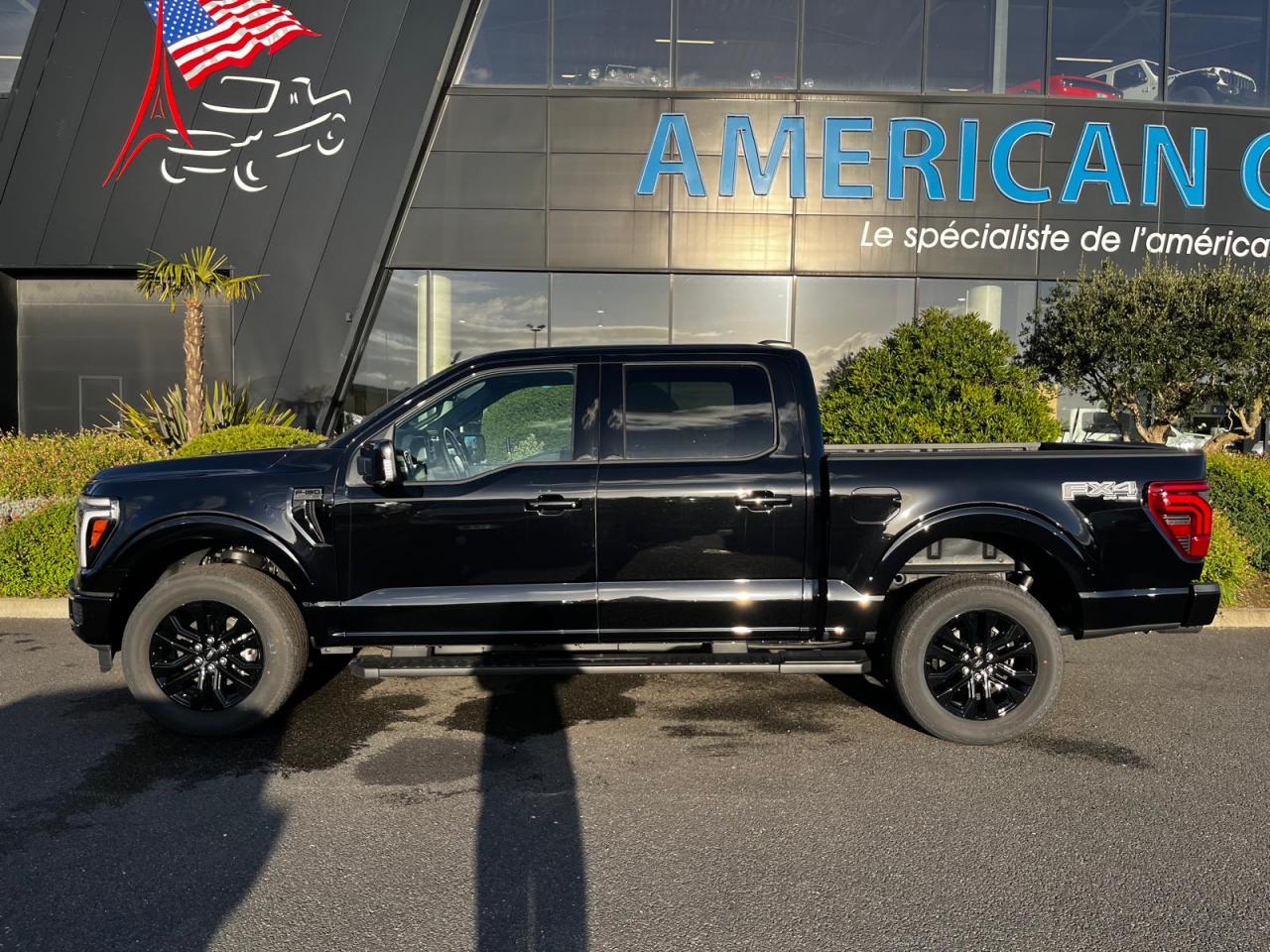FORD F150 Supercrew LARIAT Black Package V8 5.0L
