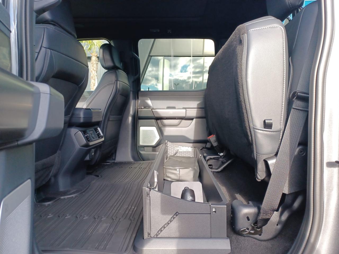 FORD F150 Supercrew LARIAT Black Package V8 5.0L