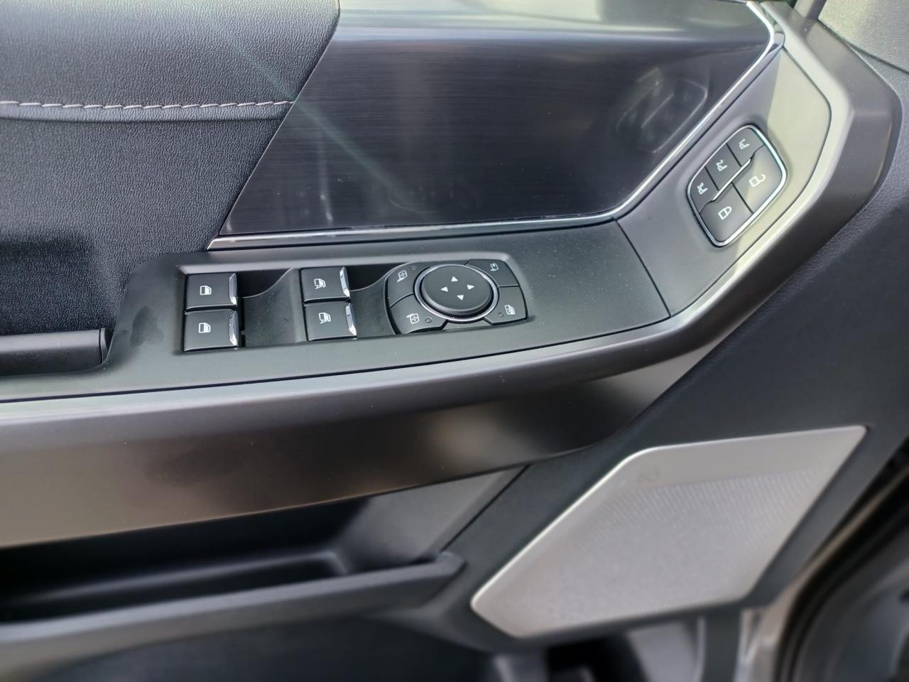 FORD F150 Supercrew LARIAT Black Package V8 5.0L