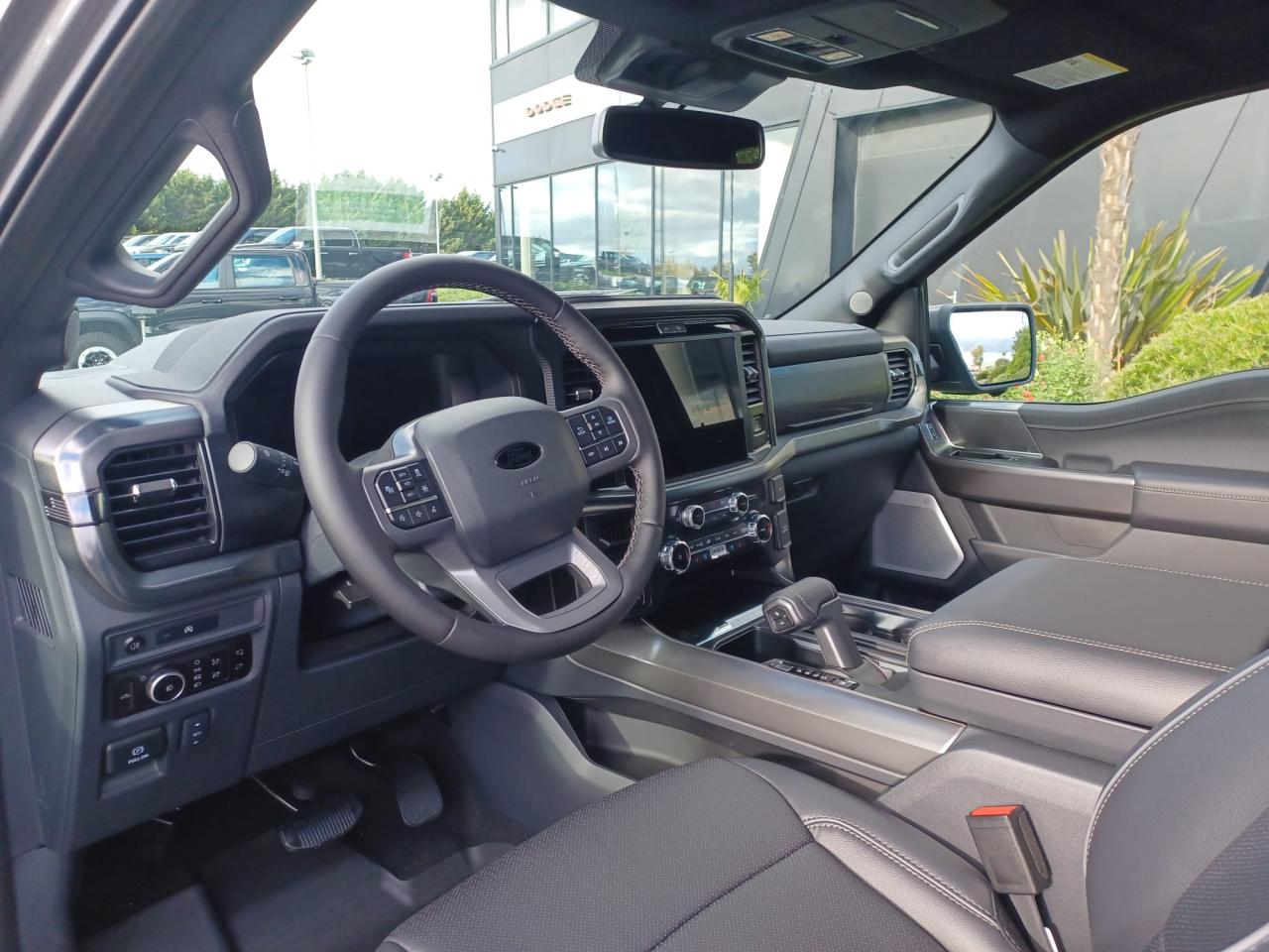 FORD F150 Supercrew LARIAT Black Package V8 5.0L