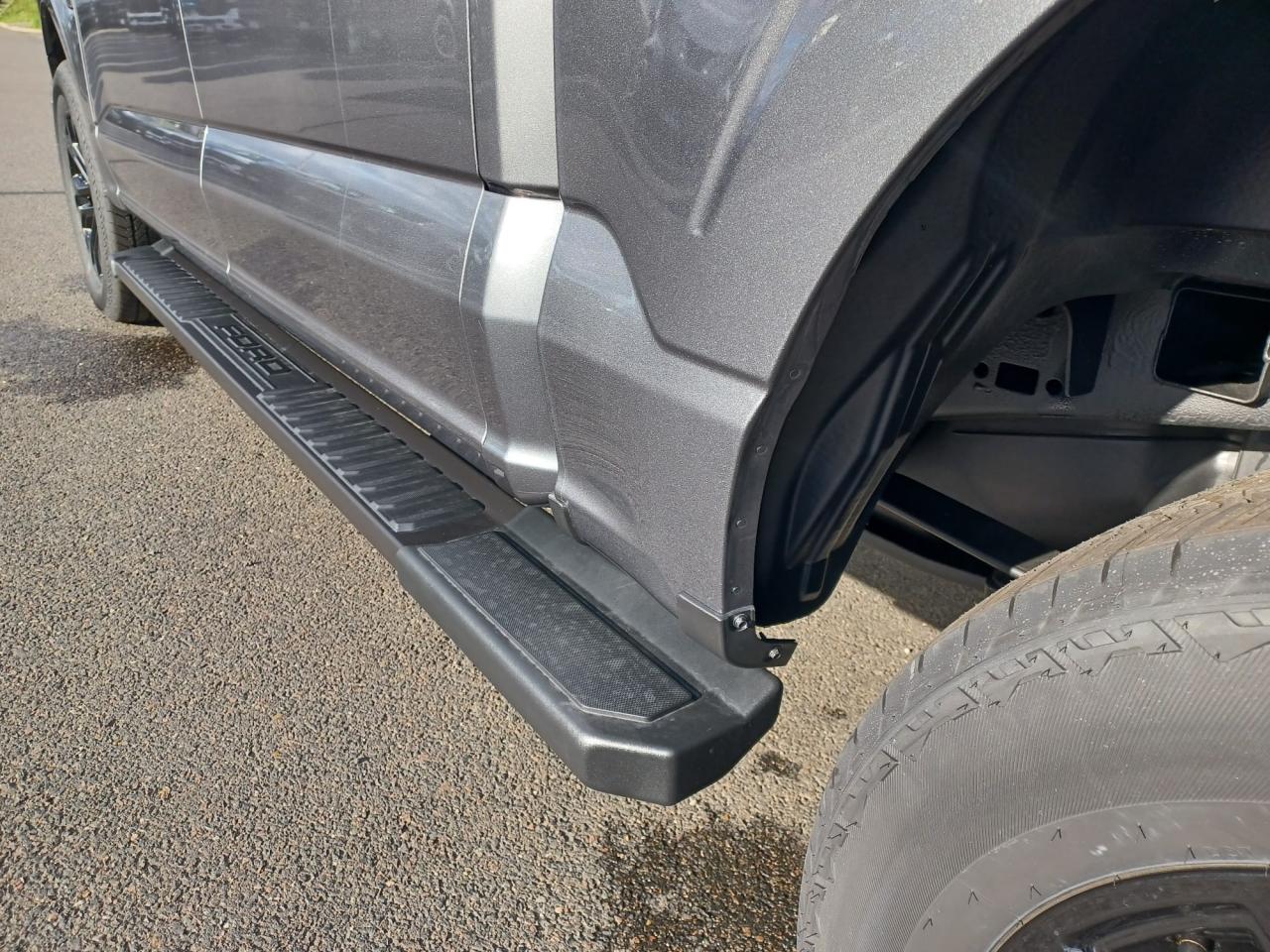 FORD F150 Supercrew LARIAT Black Package V8 5.0L