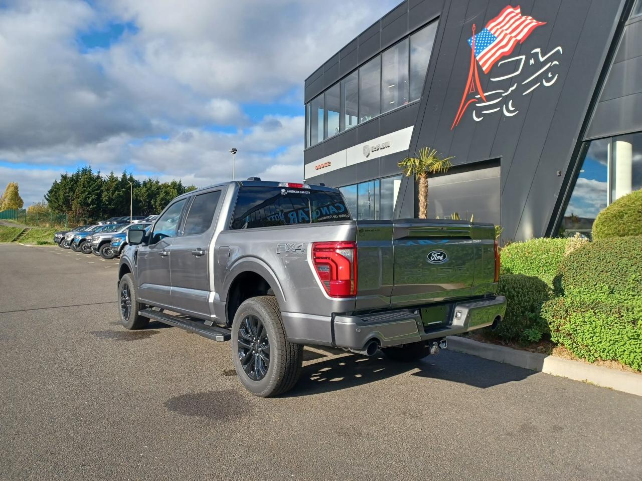 FORD F150 Supercrew LARIAT Black Package V8 5.0L