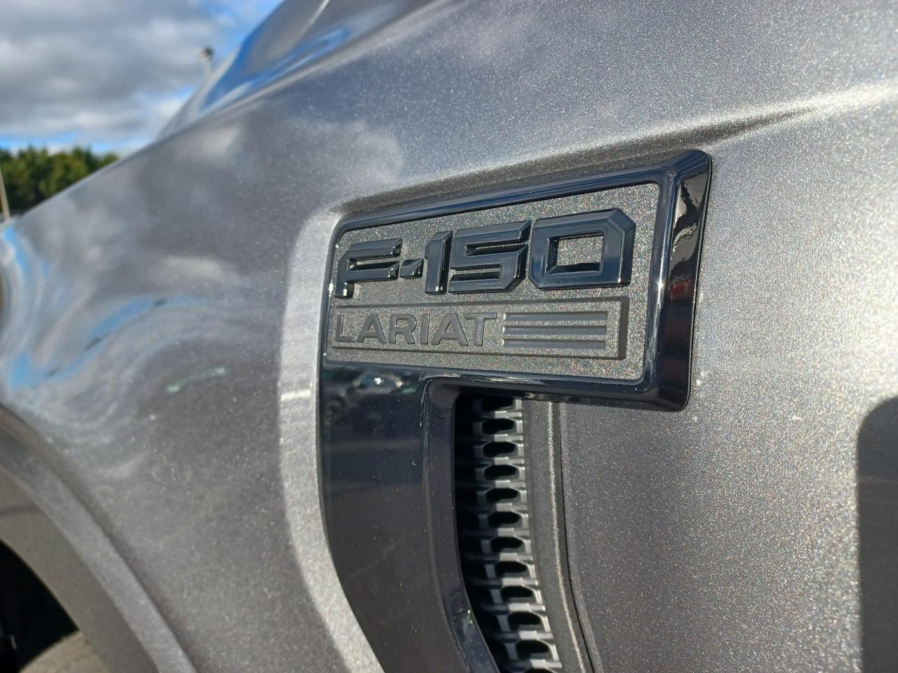 FORD F150 Supercrew LARIAT Black Package V8 5.0L