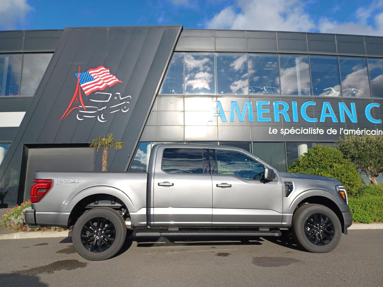 FORD F150 Supercrew LARIAT Black Package V8 5.0L