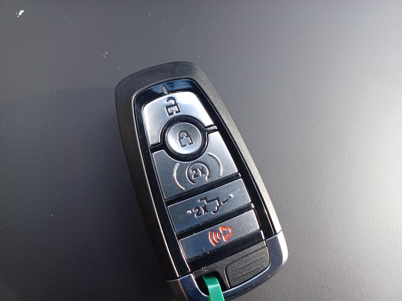 FORD F150 Supercrew LARIAT Black Package V8 5.0L