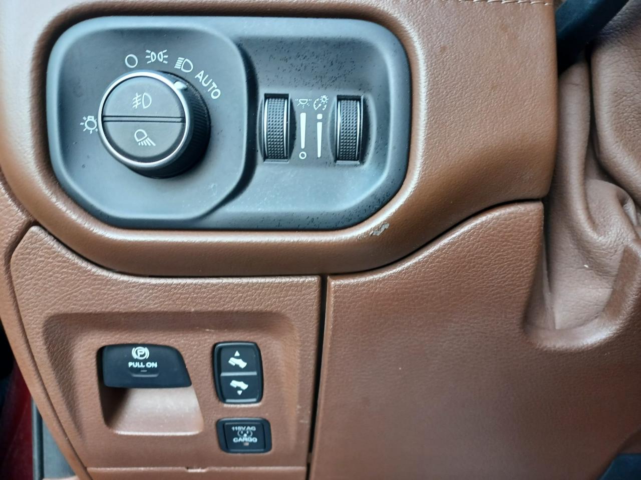 DODGE RAM 1500 CREW CAB Longhorn RAMBOX - vente marchand