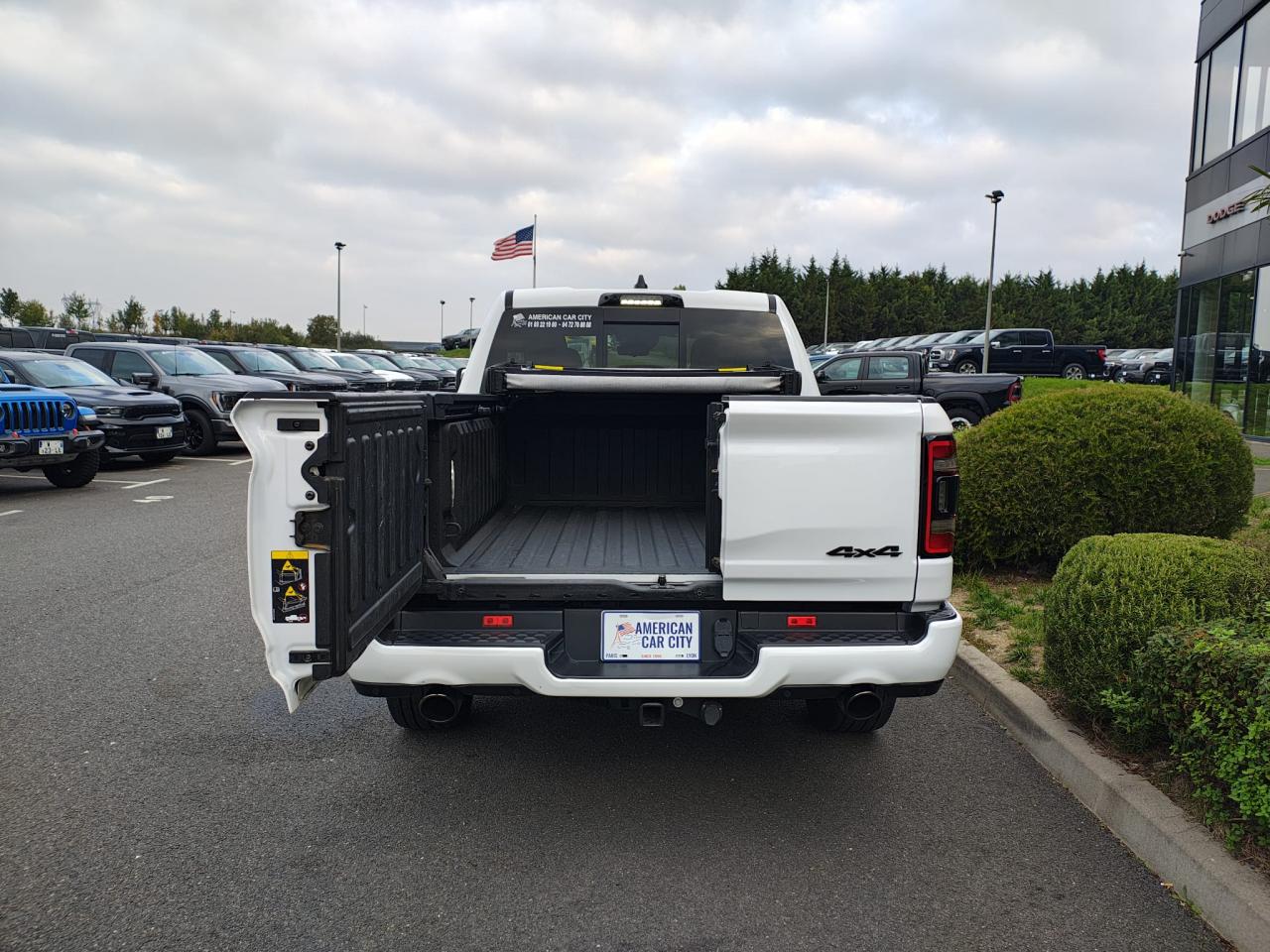 DODGE RAM 1500 CREW LIMITED NIGHT EDITION RAMBOX HAYON MULTI