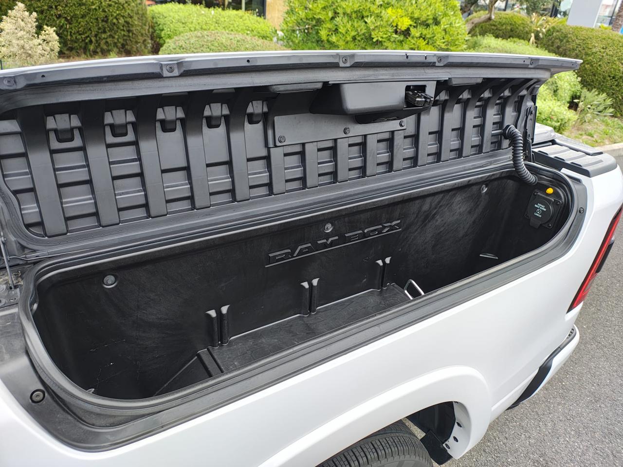 DODGE RAM 1500 CREW LIMITED NIGHT EDITION RAMBOX HAYON MULTI