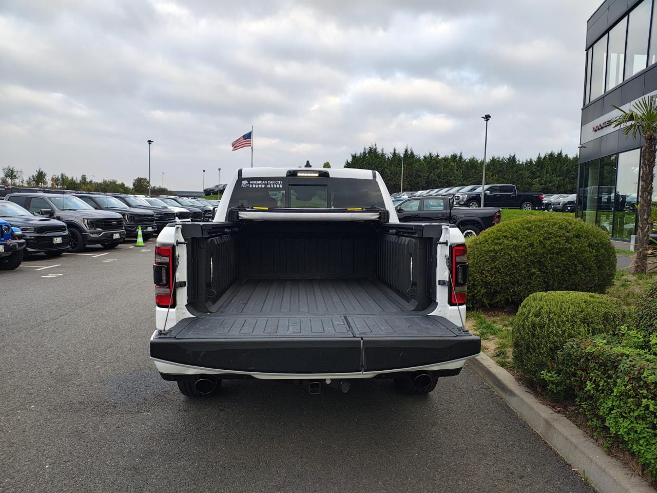 DODGE RAM 1500 CREW LIMITED NIGHT EDITION RAMBOX HAYON MULTI