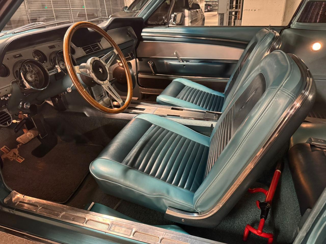 FORD MUSTANG FASTBACK 289 code A, LUXURY