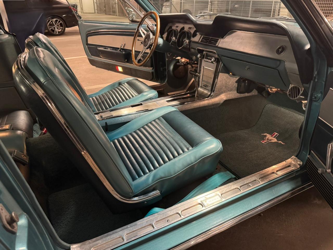 FORD MUSTANG FASTBACK 289 code A, LUXURY