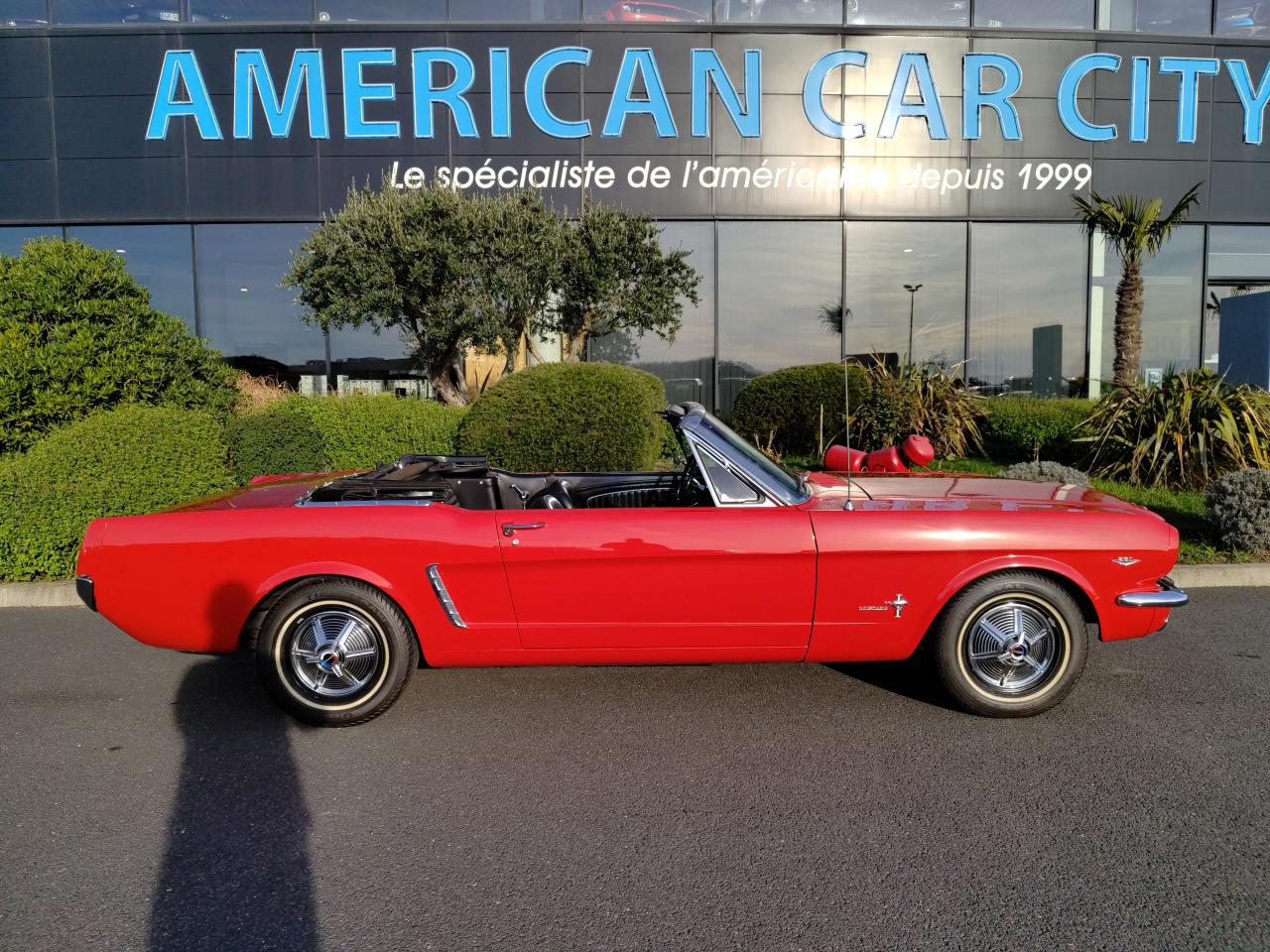 FORD MUSTANG CABRIOLET 64 1/2 UNE DES TOUTES PREMIERES FABRIQUEES