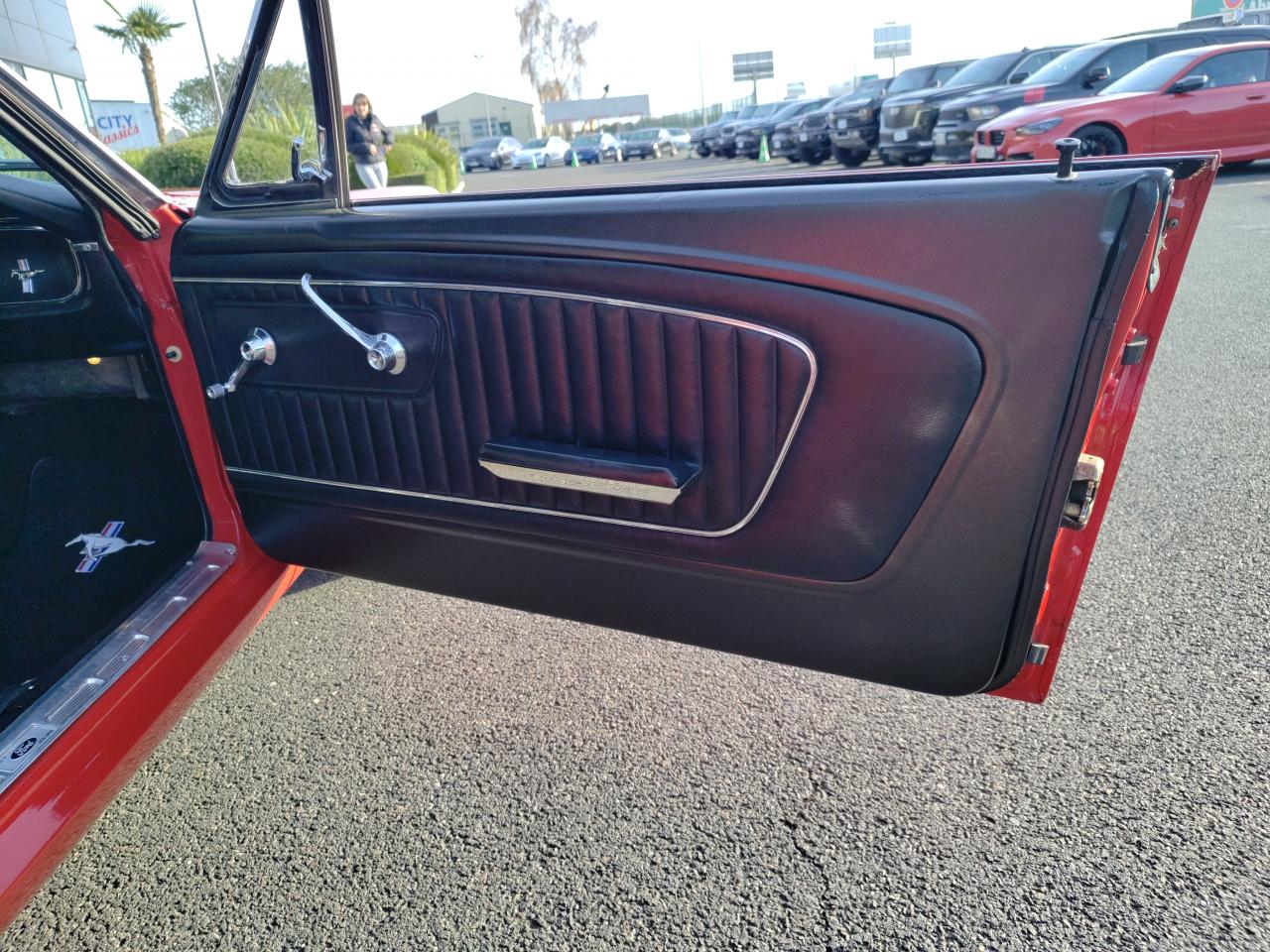 FORD MUSTANG CABRIOLET 64 1/2 UNE DES TOUTES PREMIERES FABRIQUEES