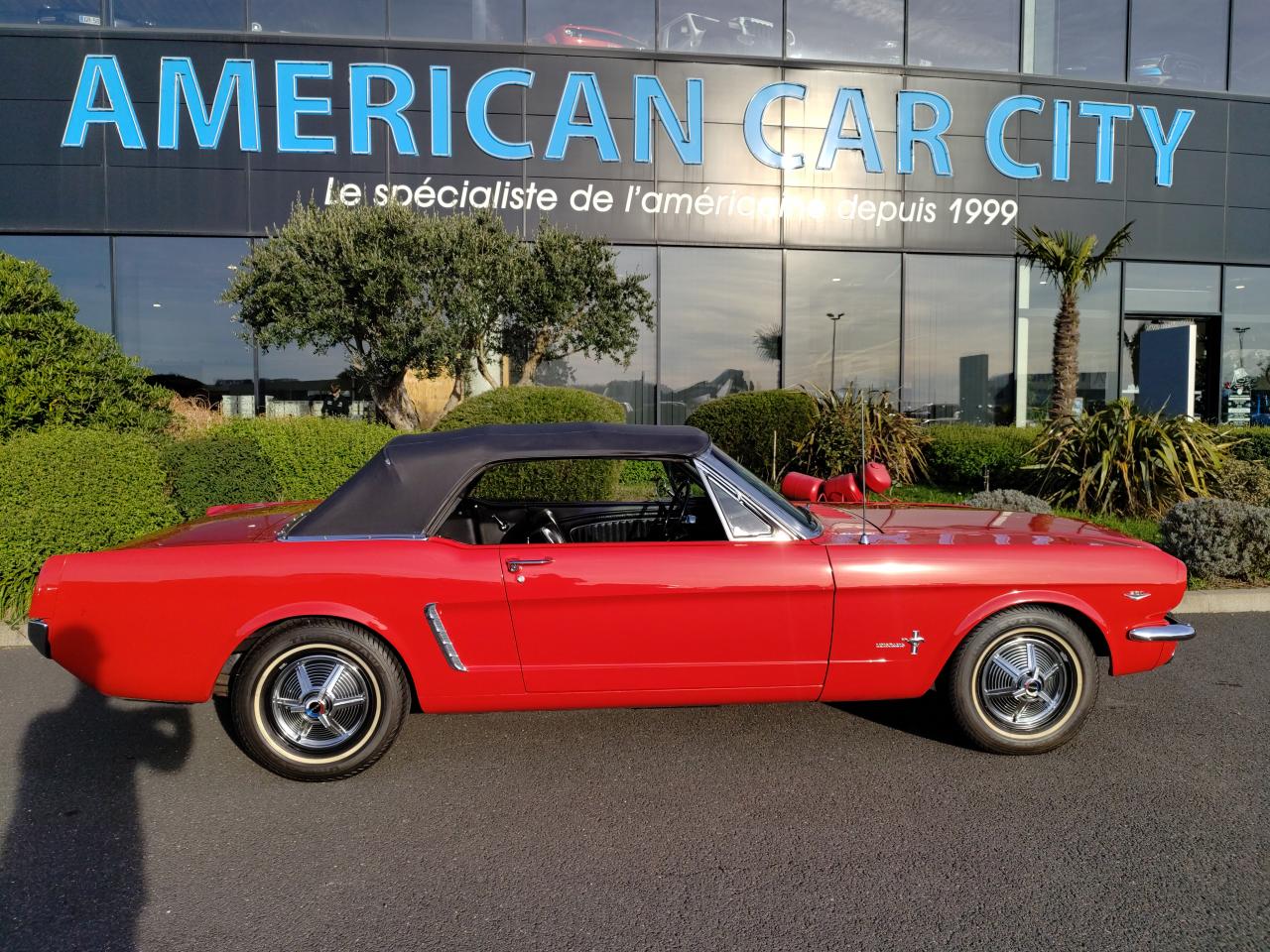 FORD MUSTANG CABRIOLET 64 1/2 UNE DES TOUTES PREMIERES FABRIQUEES