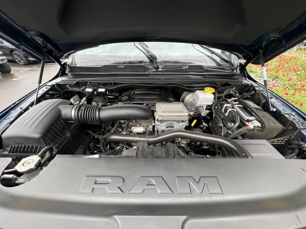 DODGE RAM 1500 Crew Limited Night Edition RAMBOX