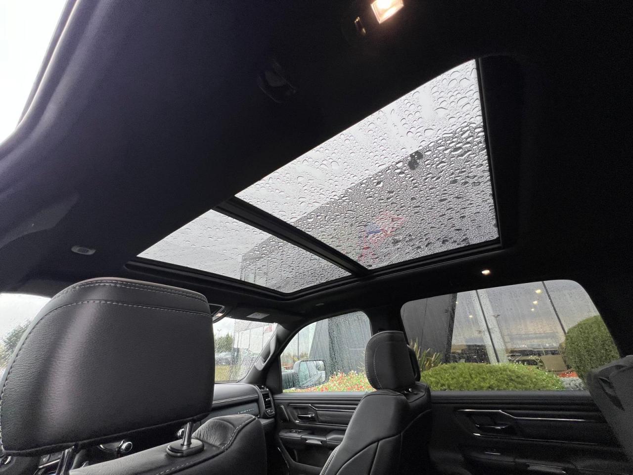 DODGE RAM 1500 Crew Limited Night Edition RAMBOX