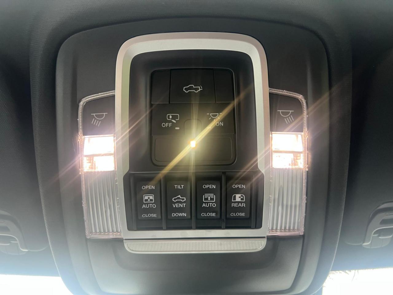 DODGE RAM 1500 Crew Limited Night Edition RAMBOX