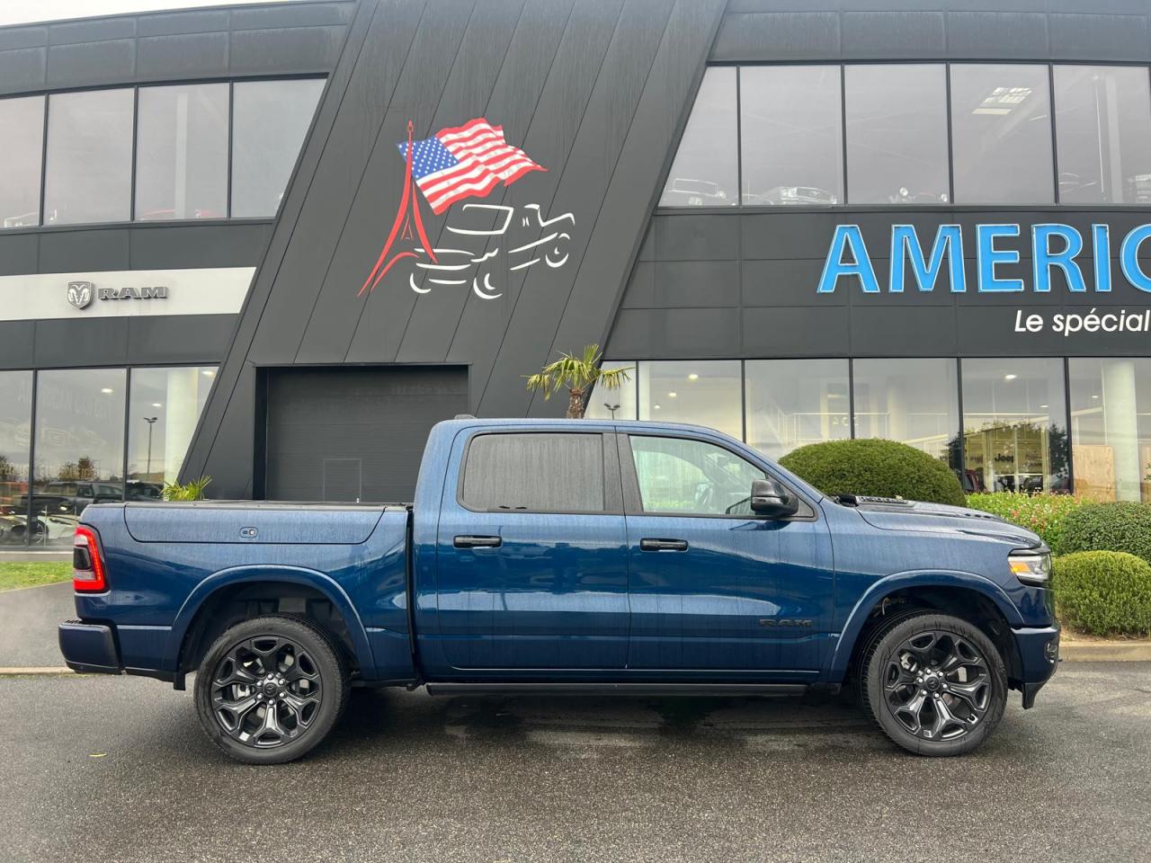 DODGE RAM 1500 Crew Limited Night Edition RAMBOX