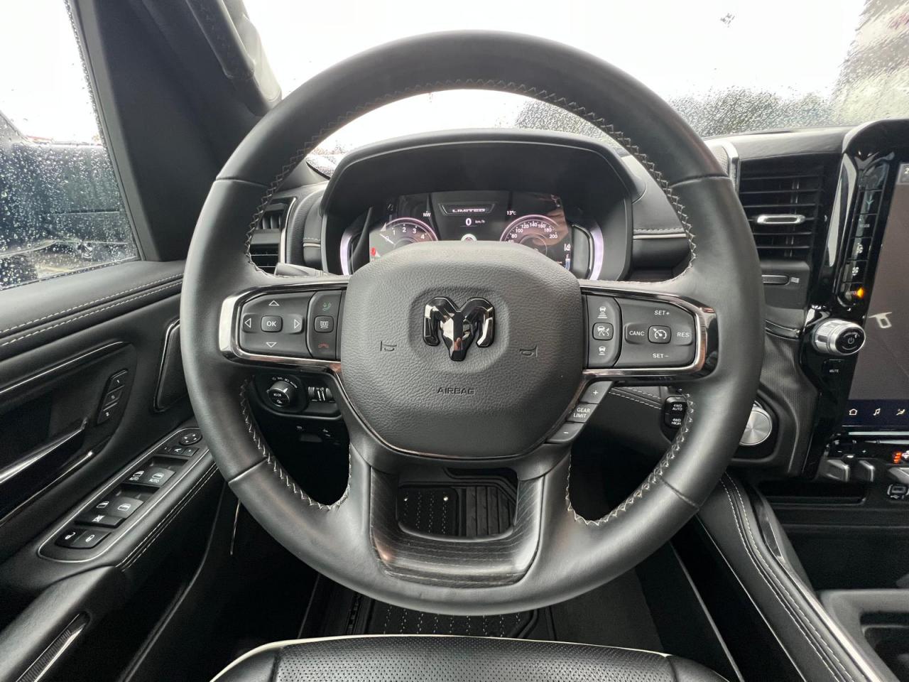 DODGE RAM 1500 Crew Limited Night Edition RAMBOX